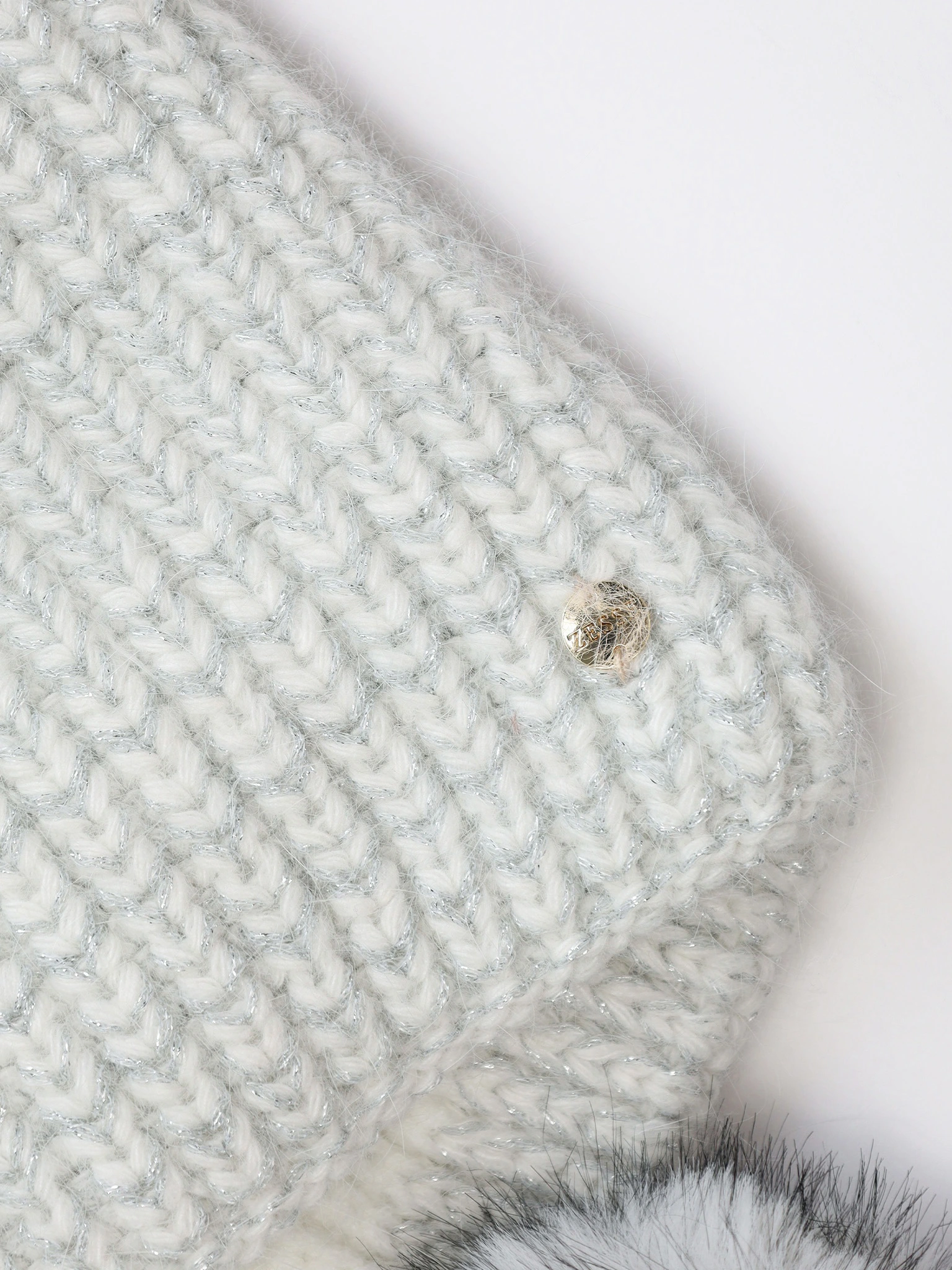 Шапка-капор из ангоры с нейлоном с меховыми помпонами с люрексом в ассортименте